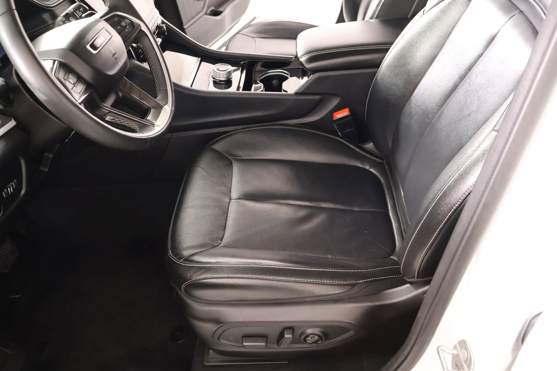 Used 2023 Jeep Grand Cherokee Limited image 11