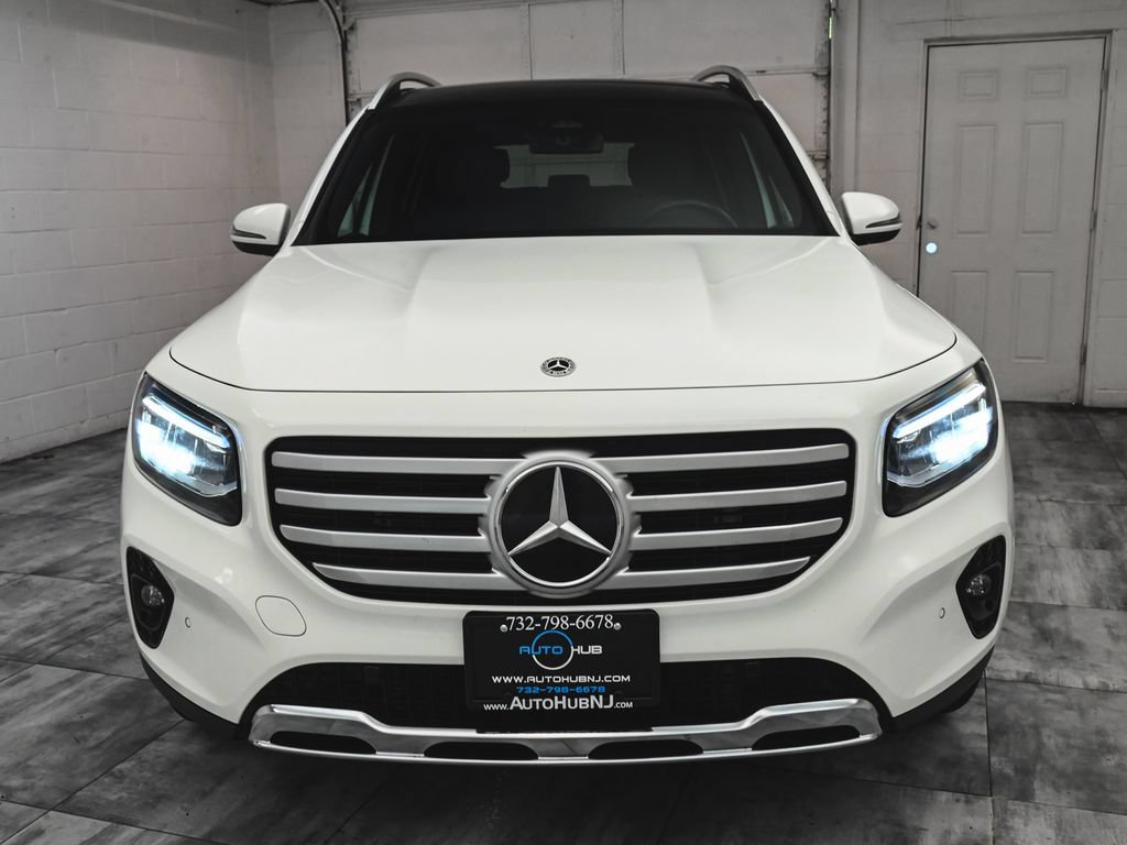 Used 2025 Mercedes-Benz GLB 250 4MATIC image 2