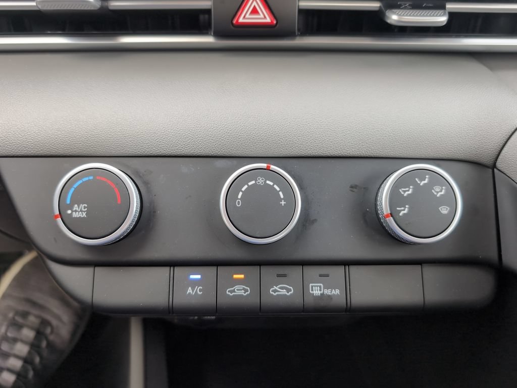 Used 2021 Hyundai Elantra SE FWD image 14