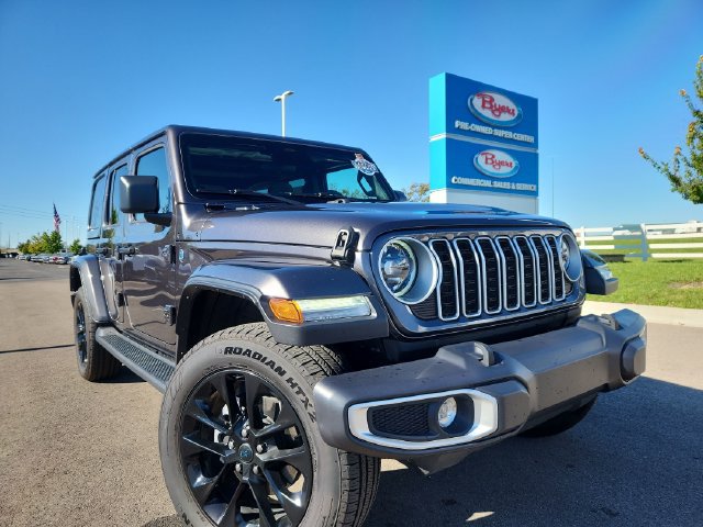 Used 2025 Jeep Wrangler Unlimited Sahara AWD/4WD image 13