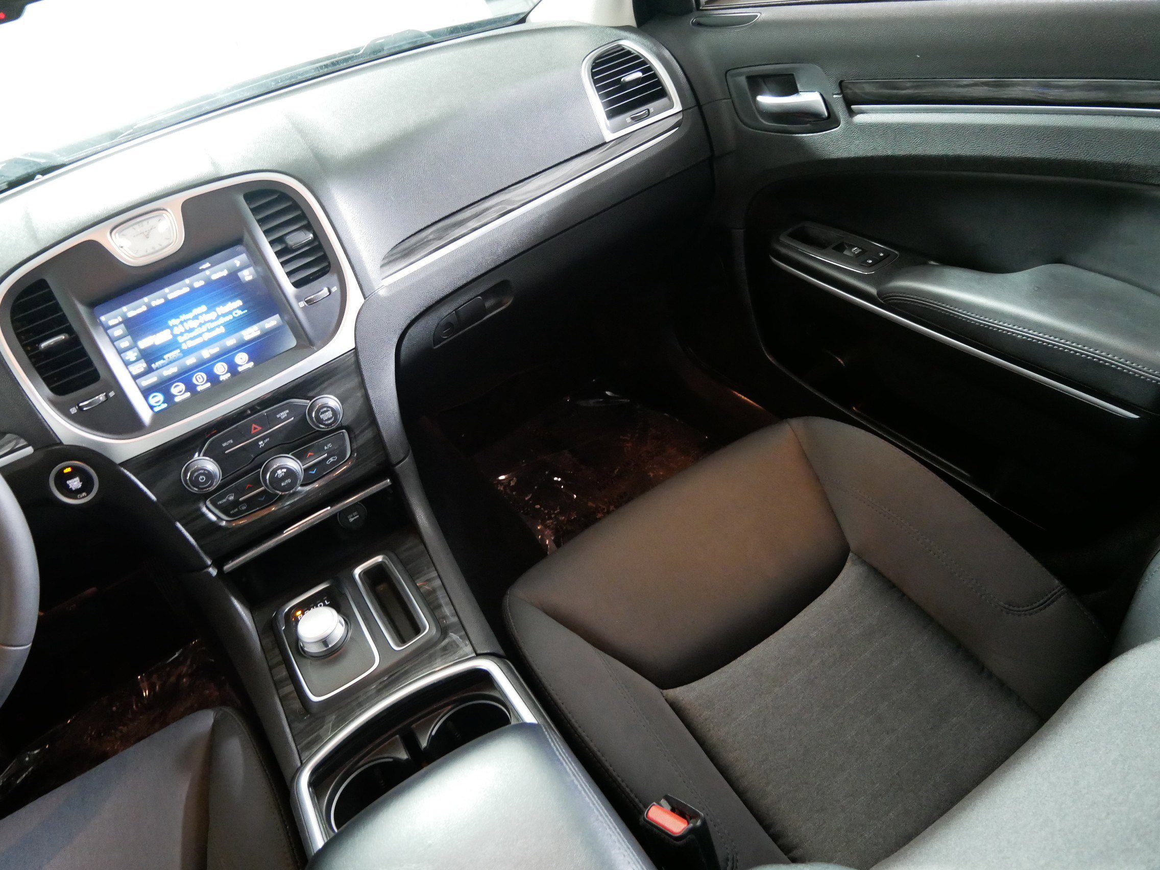 Used 2022 Chrysler 300 Touring image 11