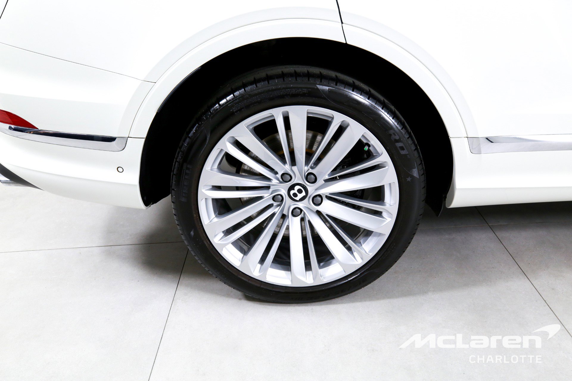 Used 2022 Bentley Bentayga image 33