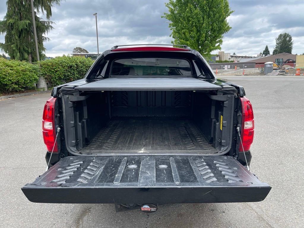 Used 2013 Chevrolet Avalanche LTZ RWD image 4