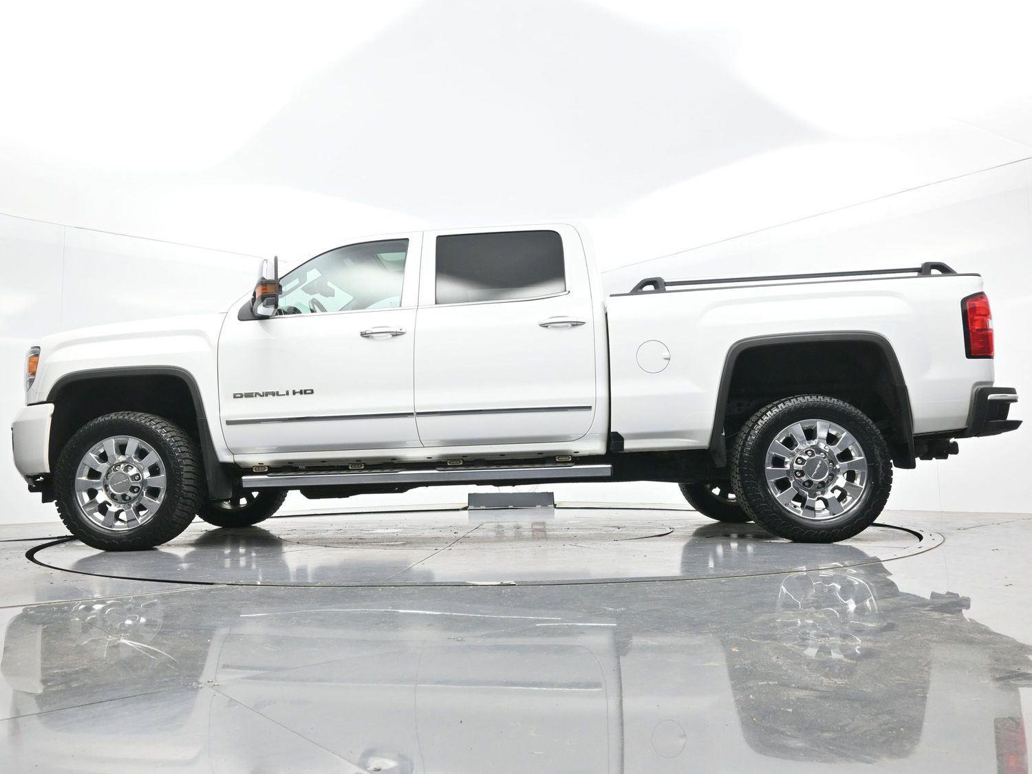 Used 2019 GMC Sierra 2500 Denali w/ Duramax Plus Package AWD/4WD image 46