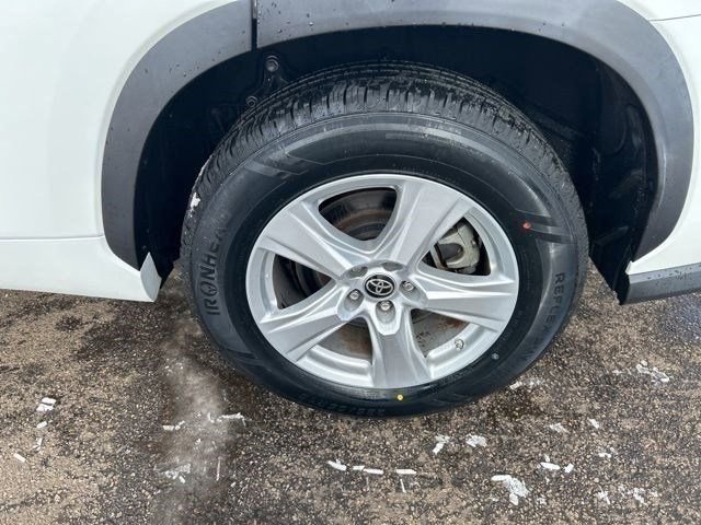 Used 2022 Toyota Highlander L image 46