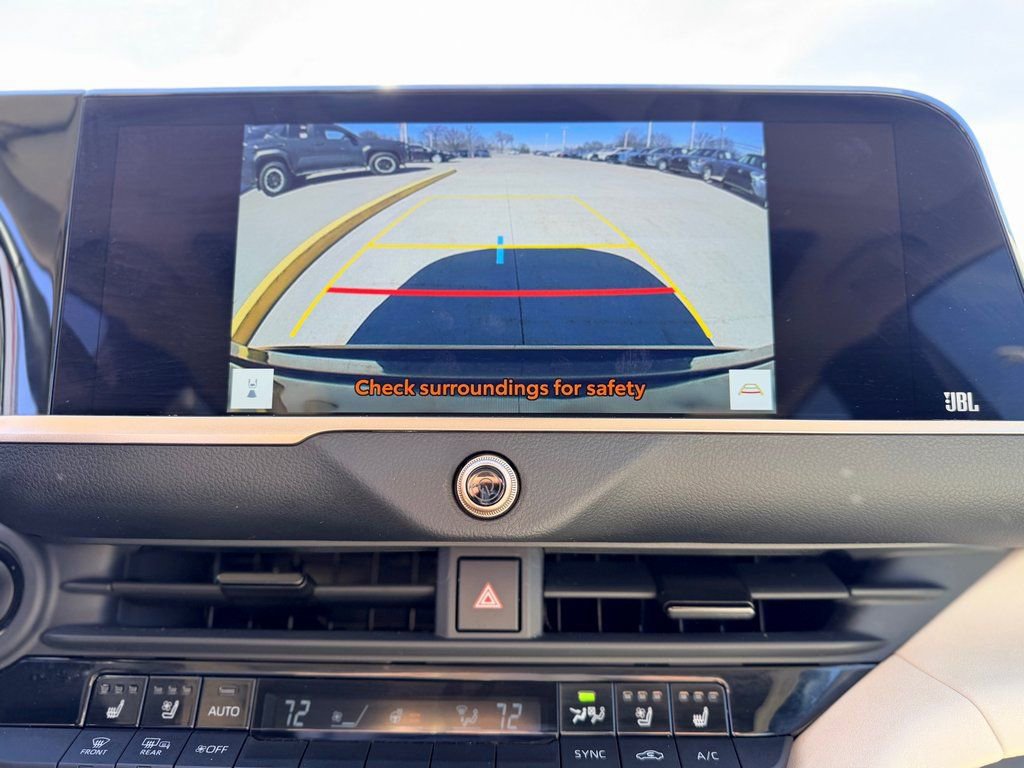 Used 2023 Toyota Crown Limited image 19