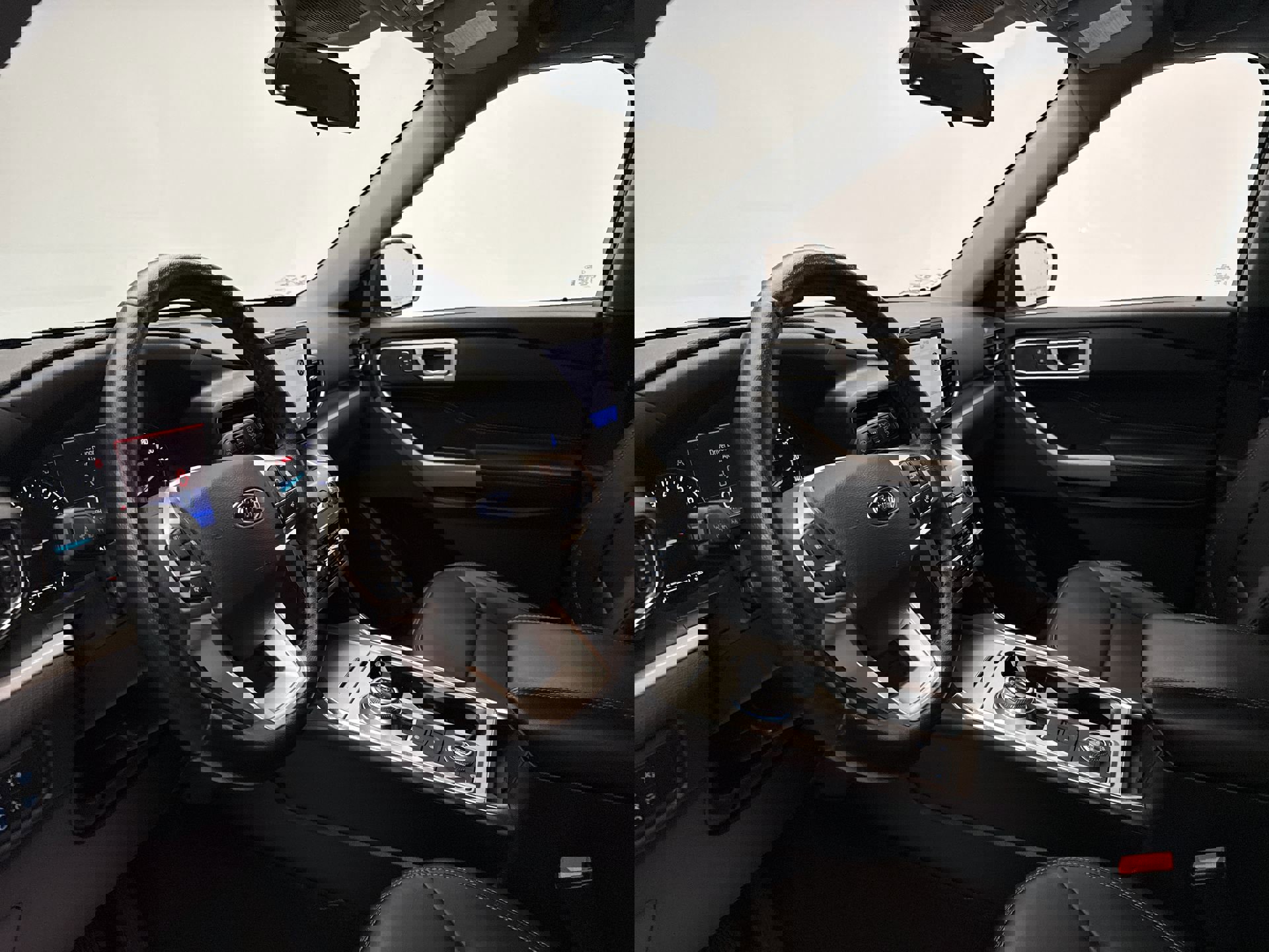 Used 2022 Ford Explorer XLT w/ Equipment Group 202A AWD/4WD image 9