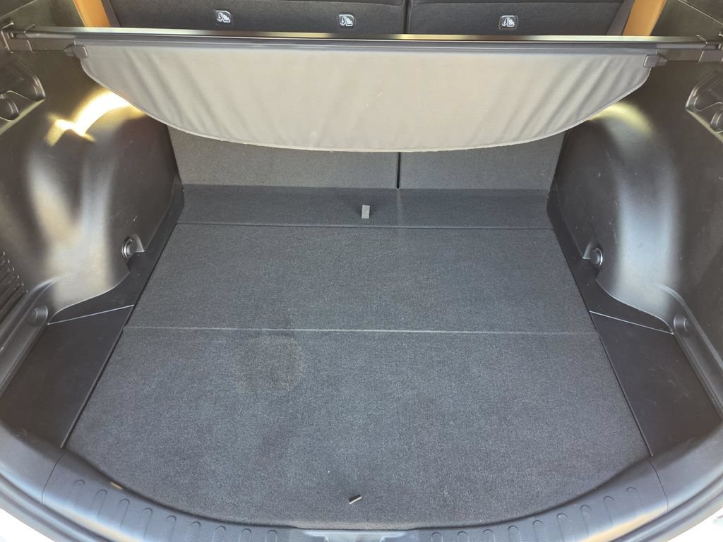 Used 2016 Toyota RAV4 SE FWD image 11