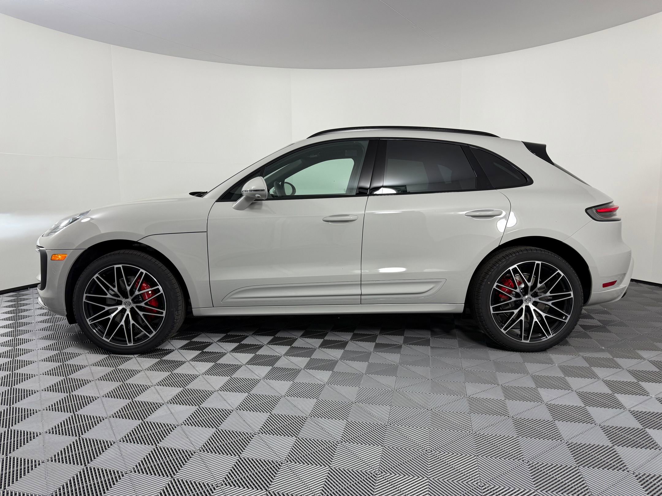 New 2026 Porsche Macan S image 2