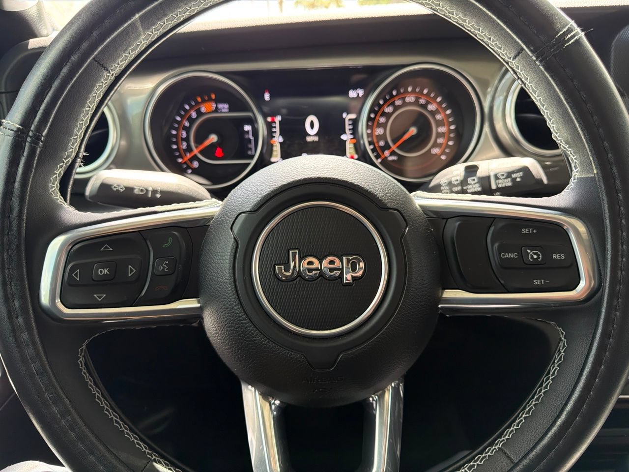 Used 2023 Jeep Wrangler Unlimited Sahara AWD/4WD image 10