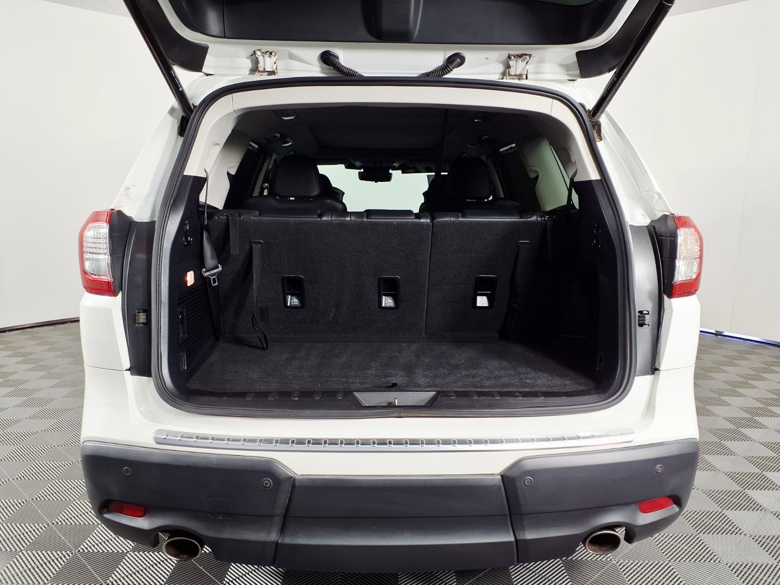 Used 2023 Subaru Ascent Touring AWD/4WD image 8
