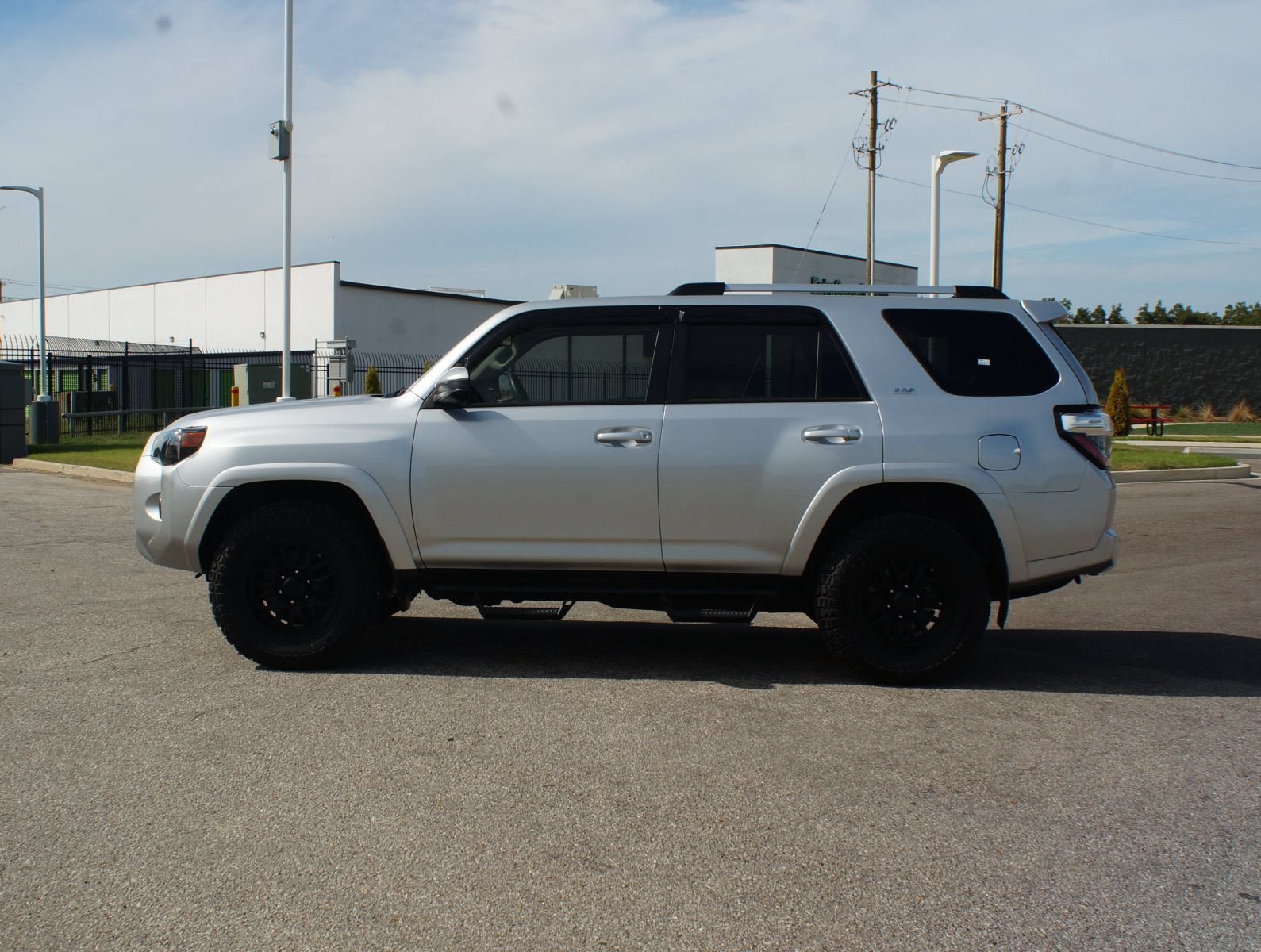 Used 2020 Toyota 4Runner SR5 AWD/4WD image 12