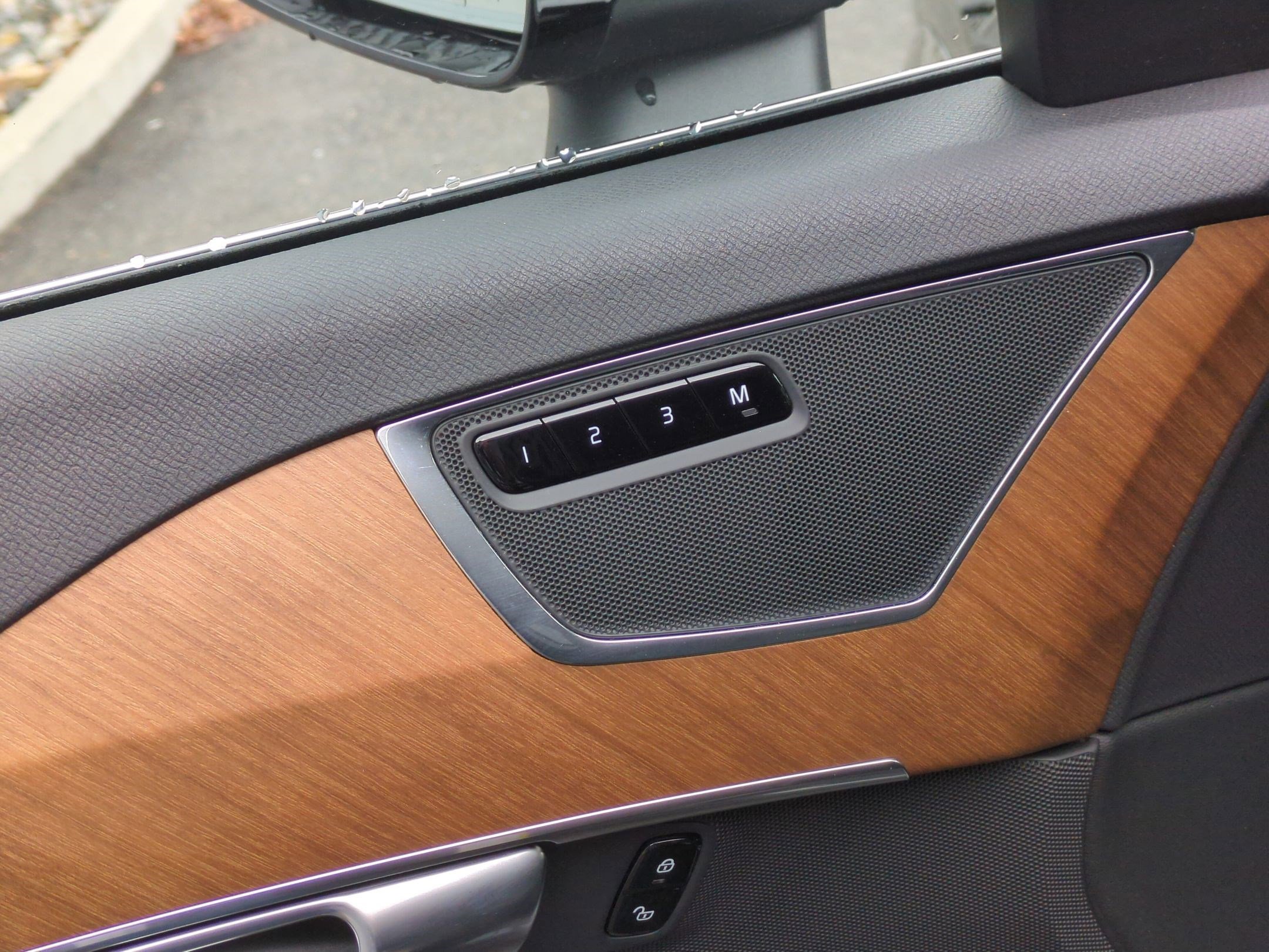 Used 2025 Volvo XC90 B6 Plus image 13