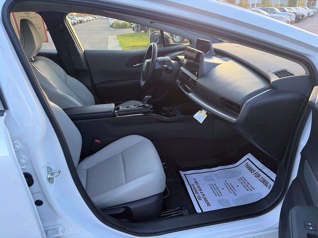 Used 2026 Toyota Prius XLE AWD/4WD image 12