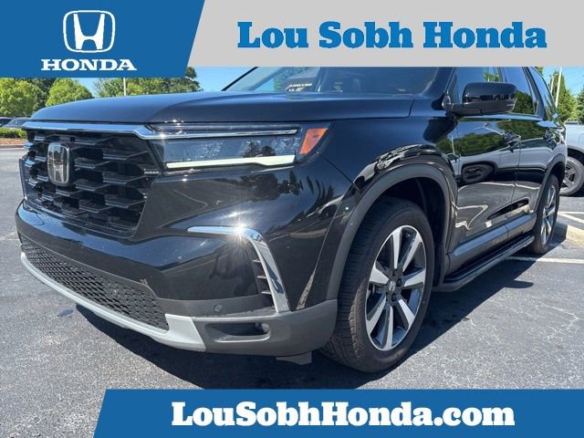 Used 2025 Honda Pilot Touring image 1