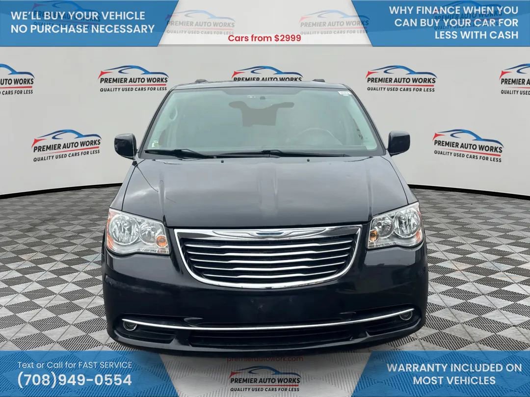 Used 2015 Chrysler Town & Country Touring w/ Driver Convenience Group image 2