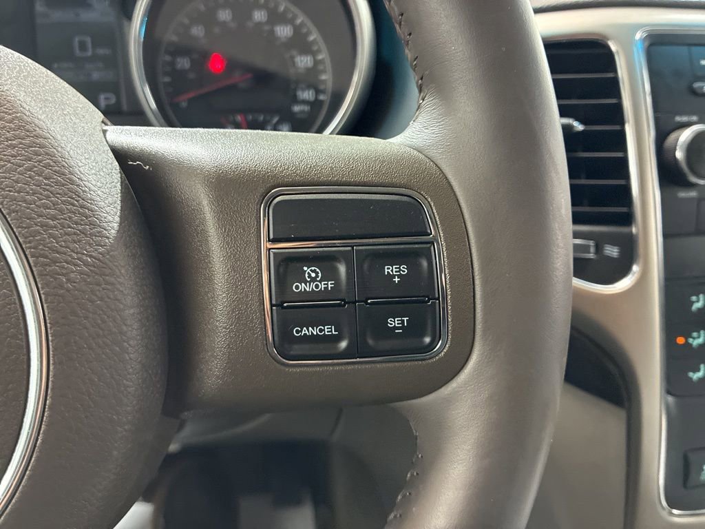 Used 2013 Jeep Grand Cherokee Laredo w/ Laredo E Group AWD/4WD image 30