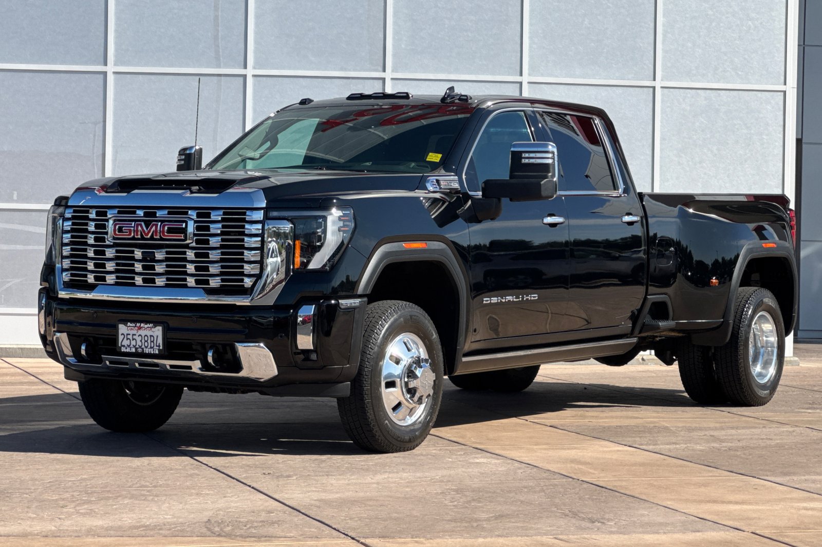 Used 2024 GMC Sierra 3500 Denali w/ Denali Reserve Package AWD/4WD image 8