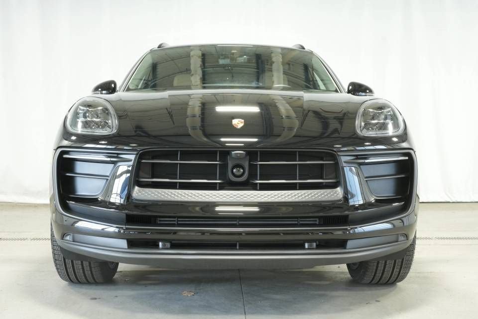 Certified 2026 Porsche Macan AWD/4WD image 11