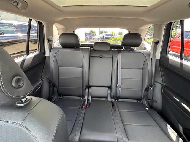 Used 2018 Volkswagen Tiguan SEL AWD/4WD image 35
