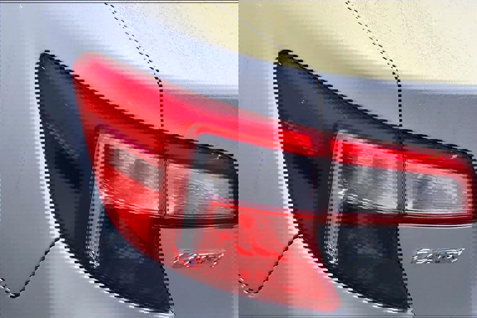 Used 2014 Toyota Camry L image 27