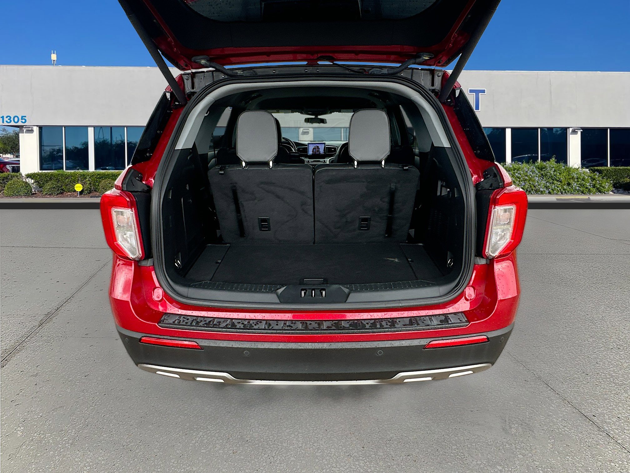 Certified 2022 Ford Explorer XLT w/ Equipment Group 202A image 25