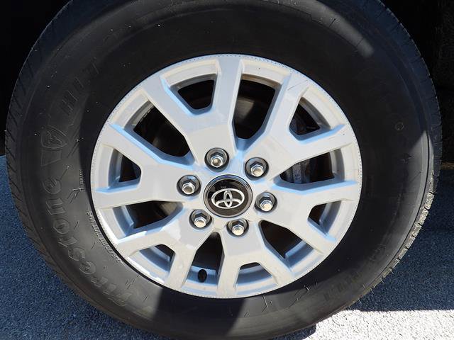 Used 2024 Toyota Tacoma SR5 AWD/4WD image 9