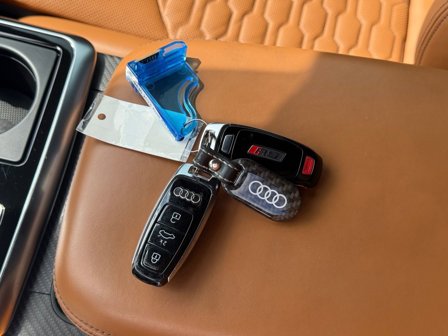 Used 2022 Audi RS Q8 w/ Carbon Optic Package image 24