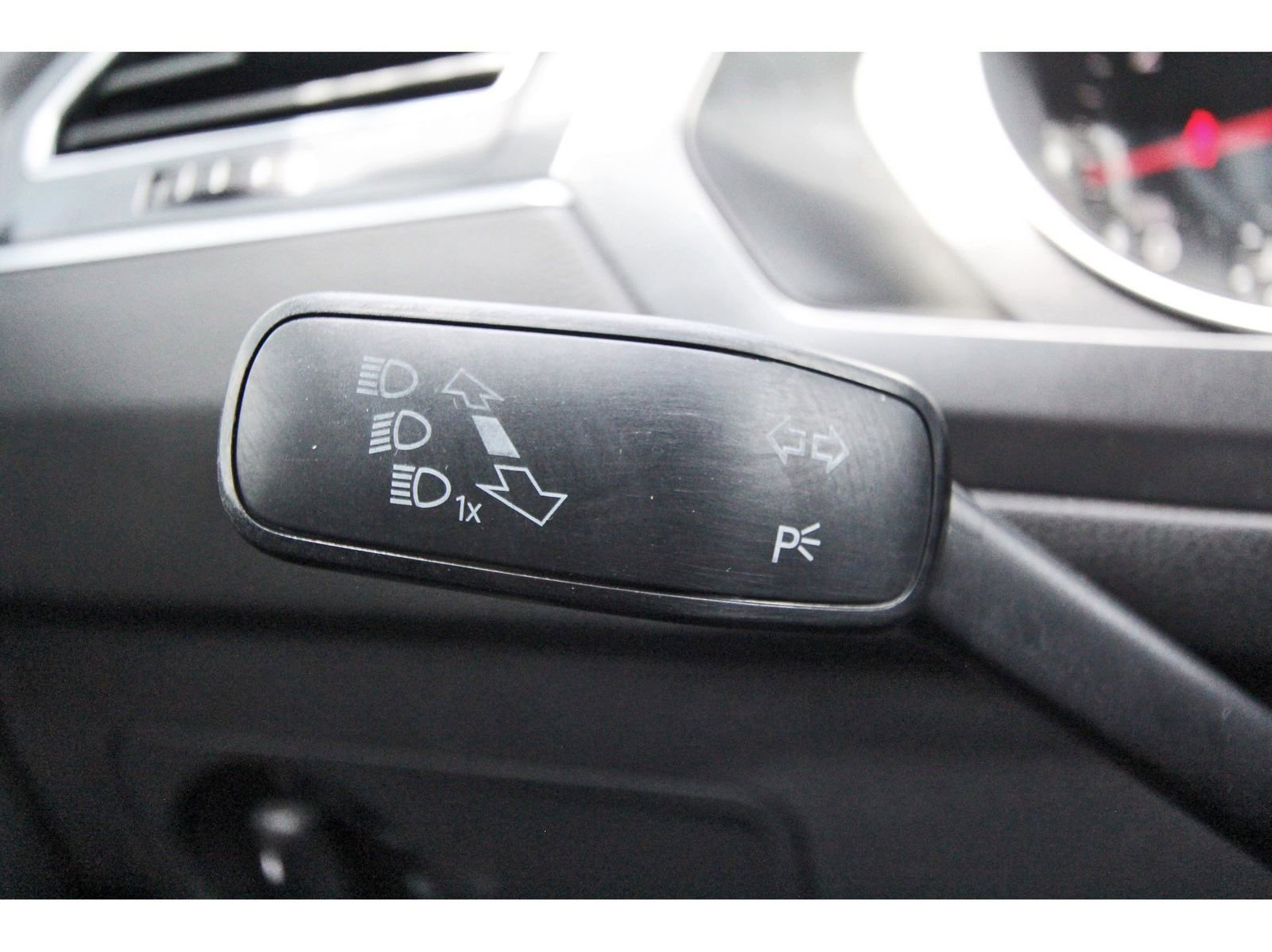 Used 2018 Volkswagen Tiguan S FWD image 17