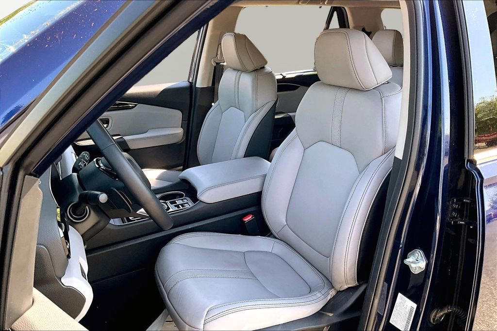 Used 2025 Honda Pilot Touring image 17