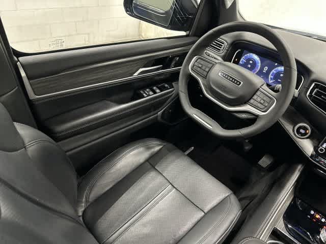 Used 2024 Jeep Wagoneer L Series II w/ Flexible Seating Group RWD image 12