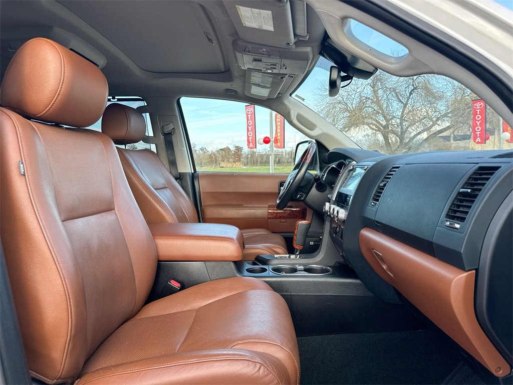 Used 2020 Toyota Sequoia Platinum image 32