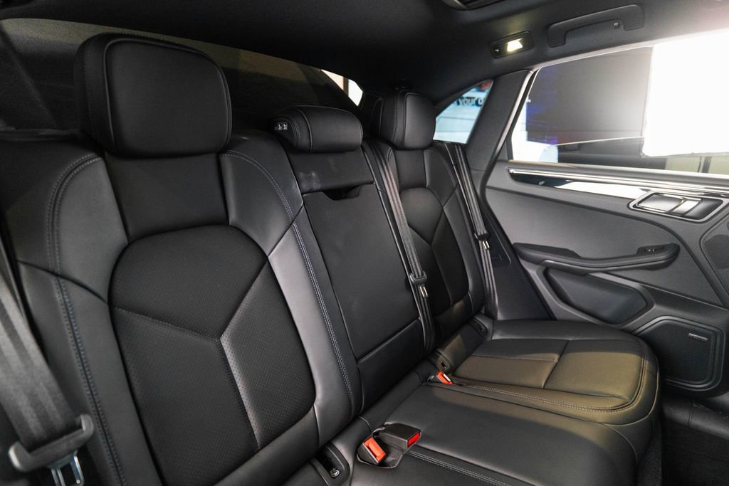 Certified 2026 Porsche Macan S AWD/4WD image 38