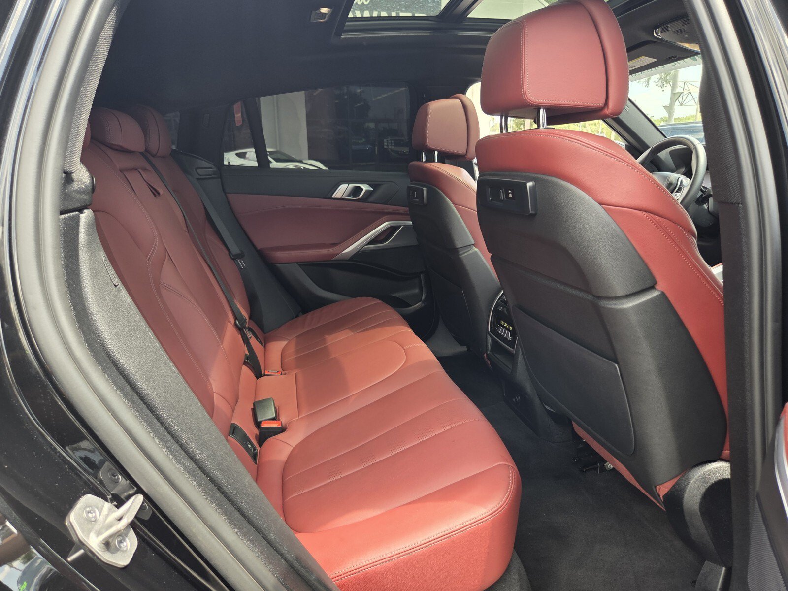 Used 2022 BMW X6 xDrive40i w/ Luxury Seating Package AWD/4WD image 16