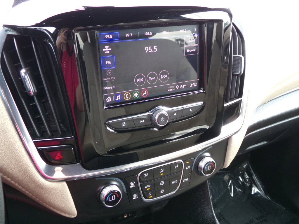 Used 2023 Chevrolet Traverse LS image 6