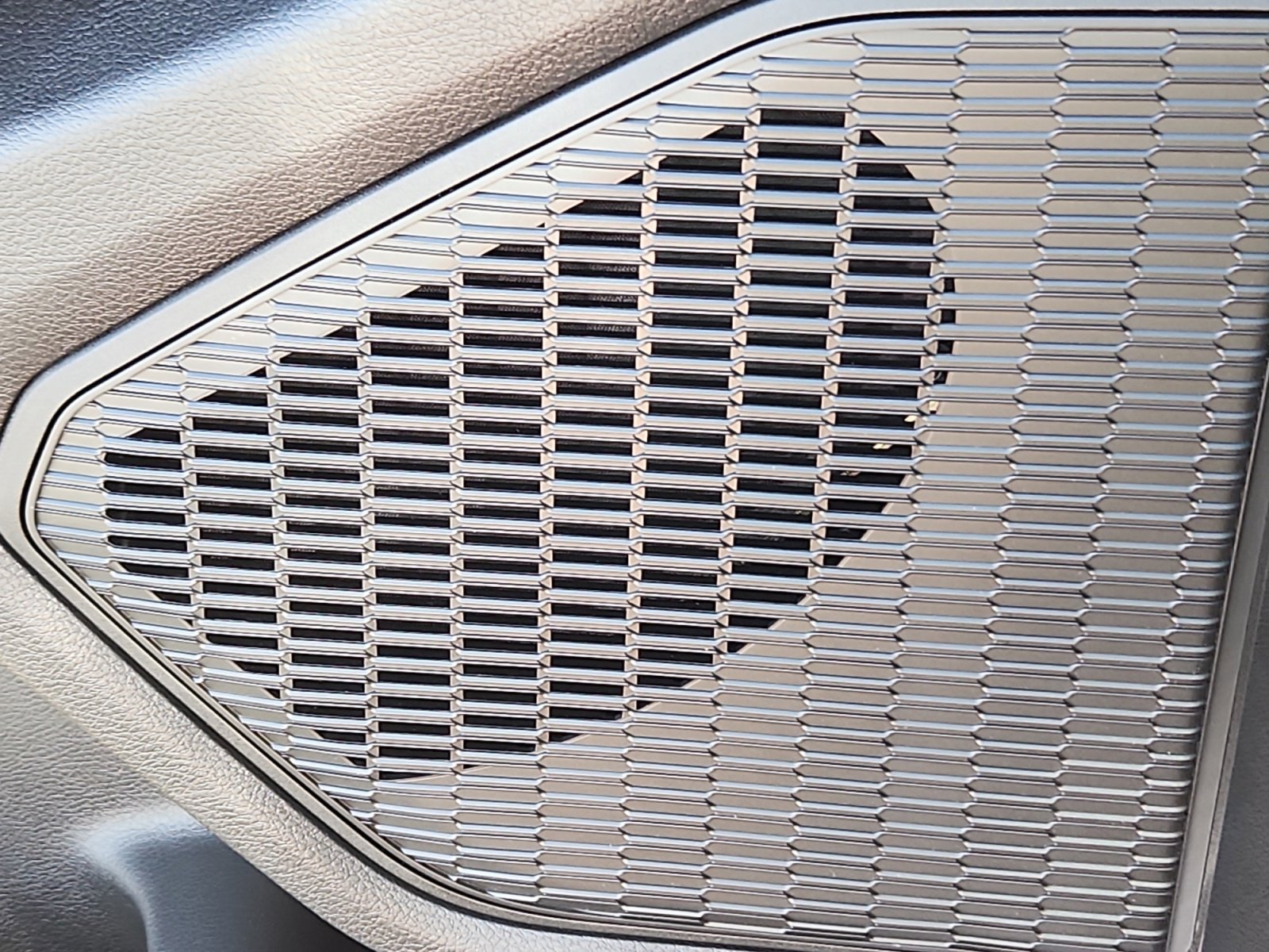 New 2025 Jeep Grand Cherokee L Altitude image 27