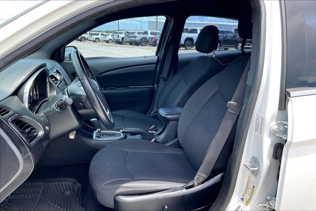 Used 2013 Chrysler 200 Touring w/ S Exterior Appearance Pkg FWD image 17