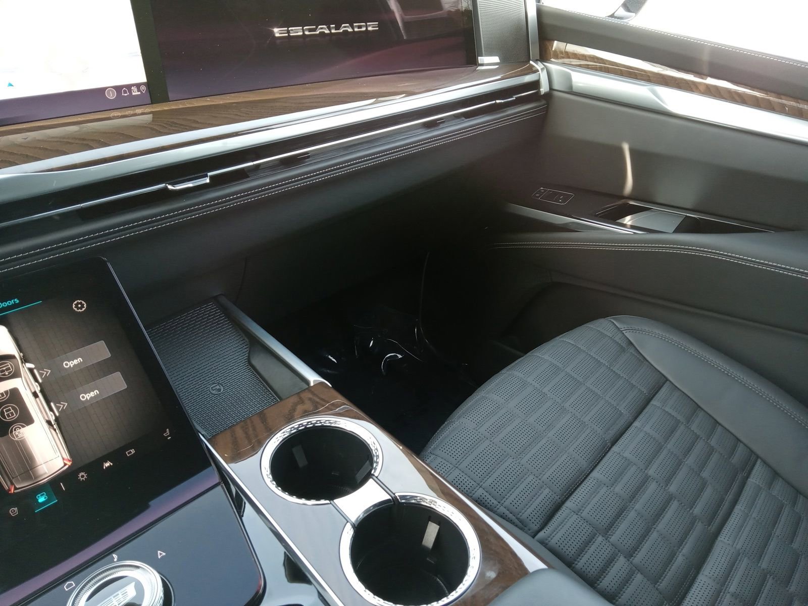 Used 2025 Cadillac Escalade Sport Platinum w/ LPO, ONYX Package image 19