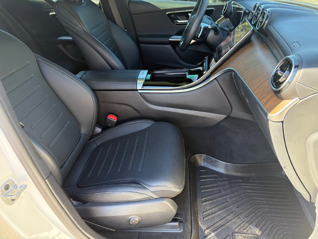 Used 2024 Mercedes-Benz GLC 300 4MATIC image 13