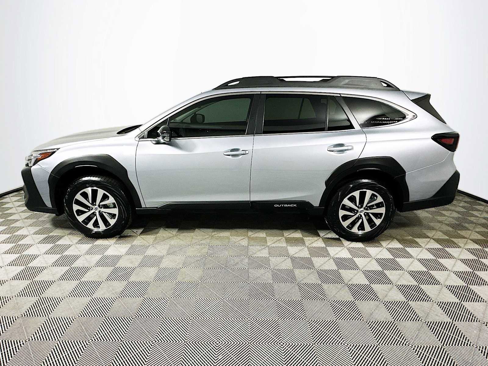 Certified 2023 Subaru Outback Premium image 4
