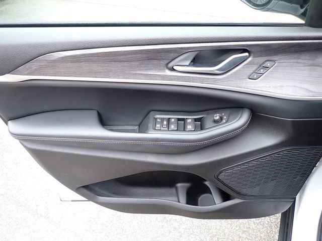 Used 2023 Jeep Grand Cherokee Limited image 17