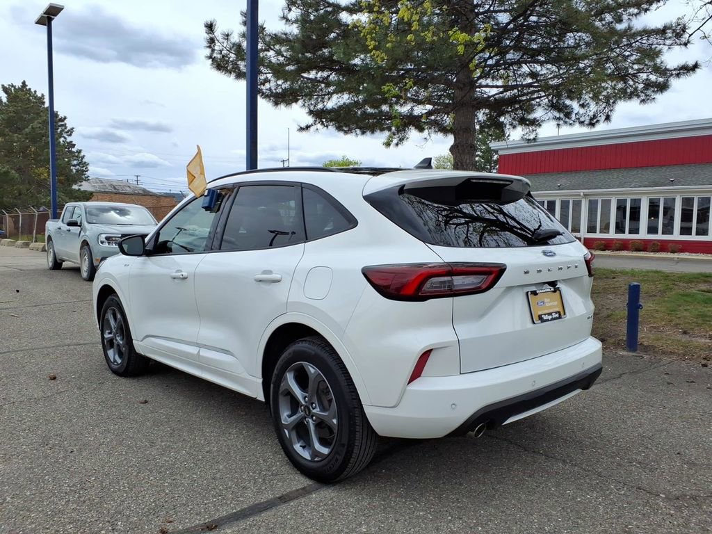 Certified 2024 Ford Escape ST-Line w/ Tech Pack #1 AWD/4WD image 11