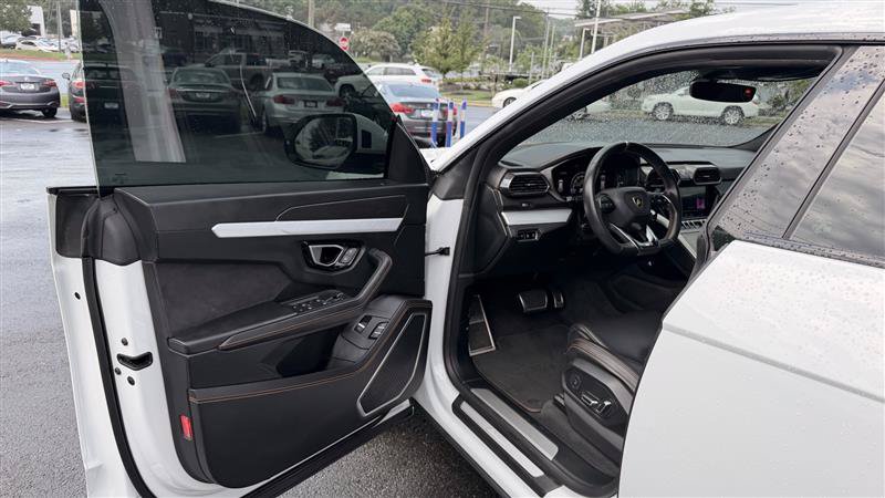 Used 2020 Lamborghini Urus AWD/4WD image 25