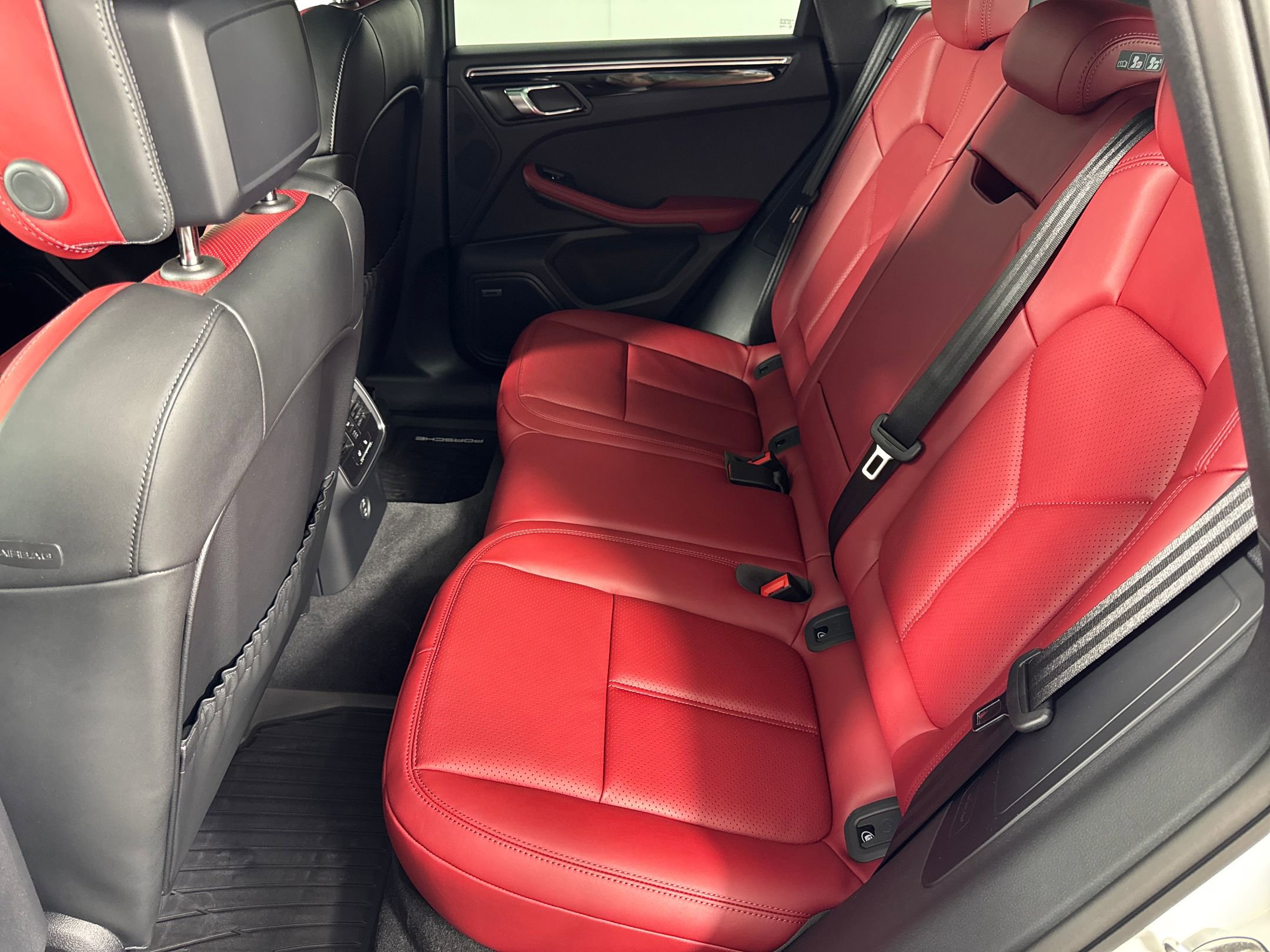 Certified 2026 Porsche Macan image 22