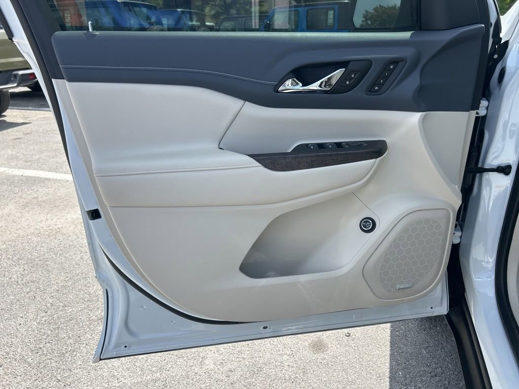 Used 2023 GMC Acadia Denali w/ Denali Ultimate Package image 36