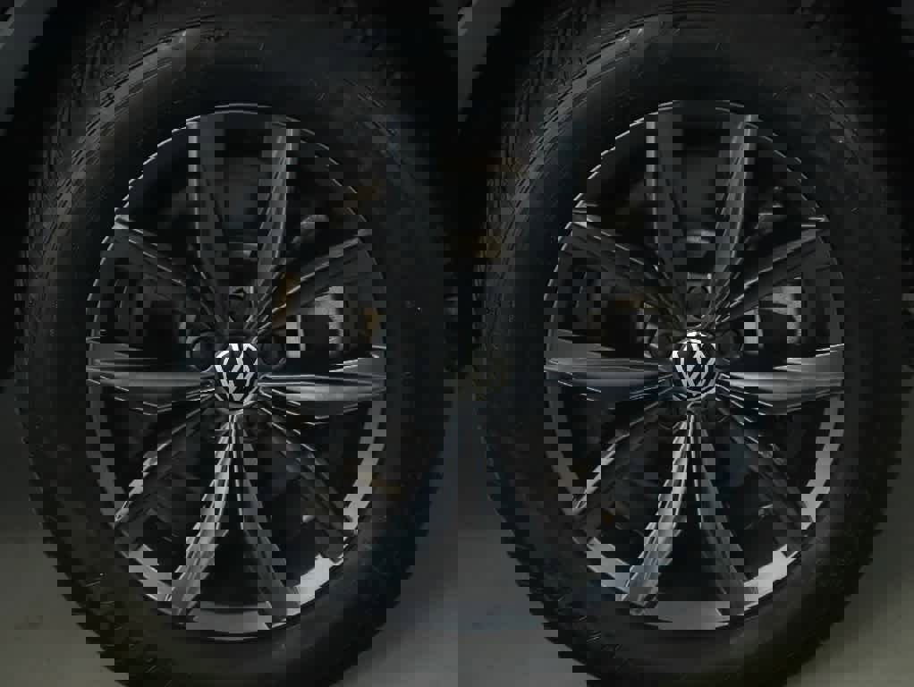 Certified 2023 Volkswagen Tiguan SE image 10