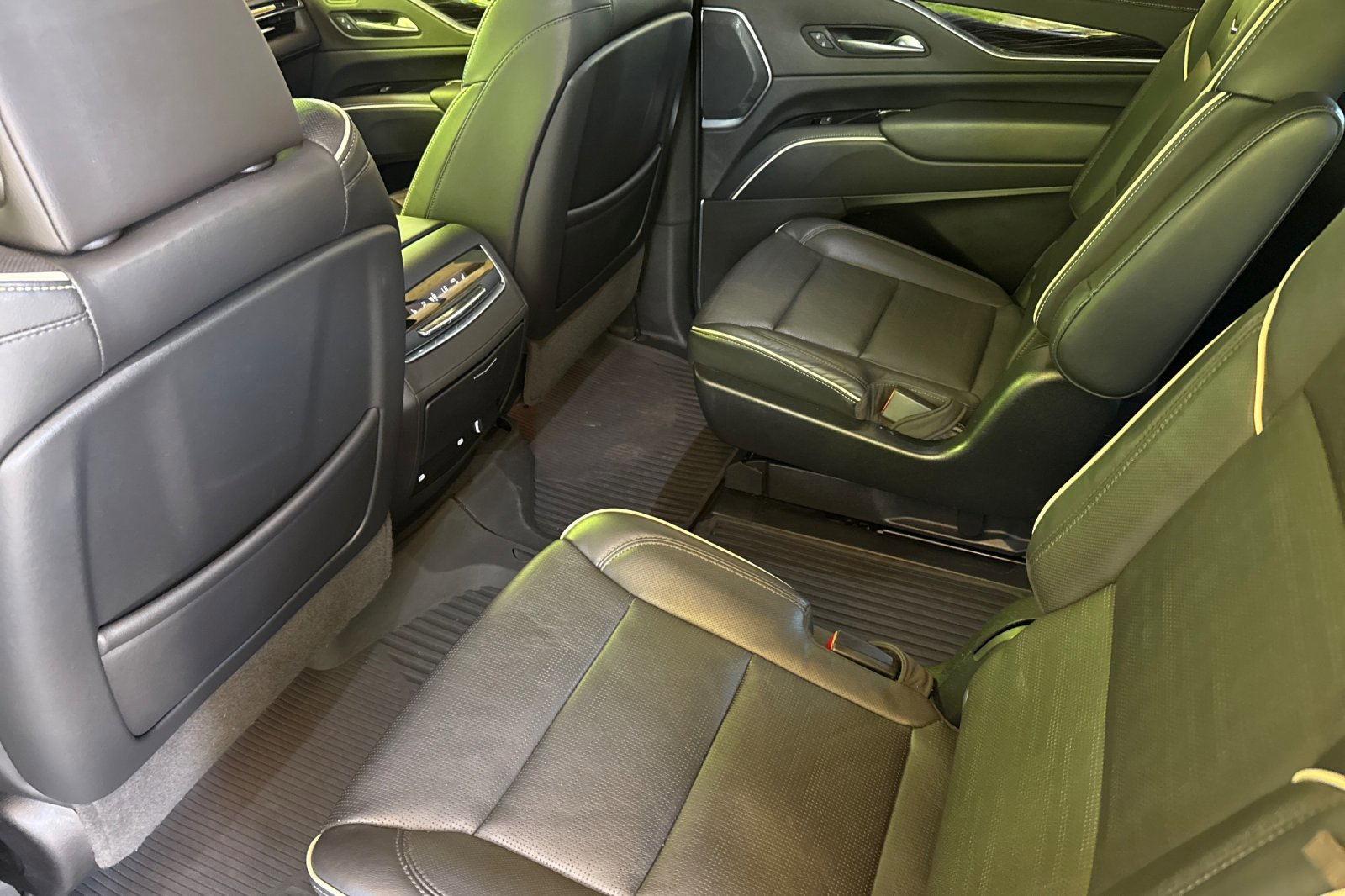 Used 2023 Cadillac Escalade ESV Sport w/ Touring Package AWD/4WD image 15