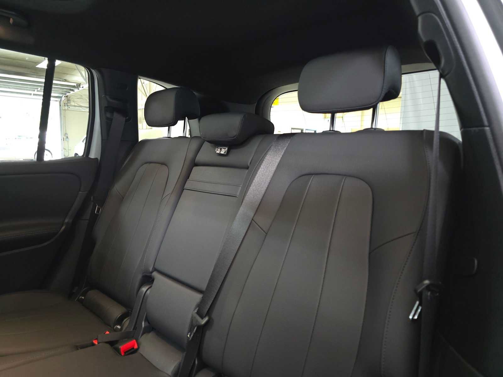 Used 2026 Mercedes-Benz GLB 250 4MATIC image 17