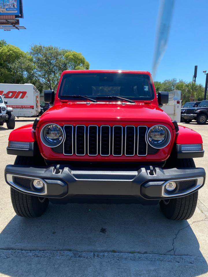 Used 2025 Jeep Wrangler Unlimited Sahara AWD/4WD image 4