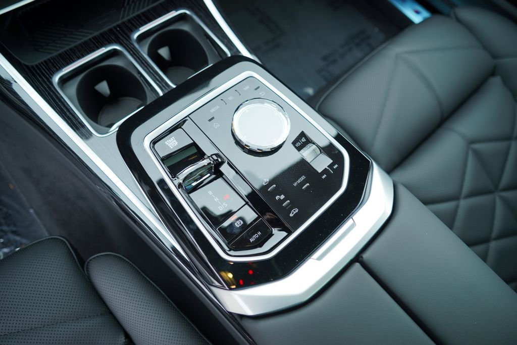 New 2026 BMW 740i w/ Premium Package RWD image 17